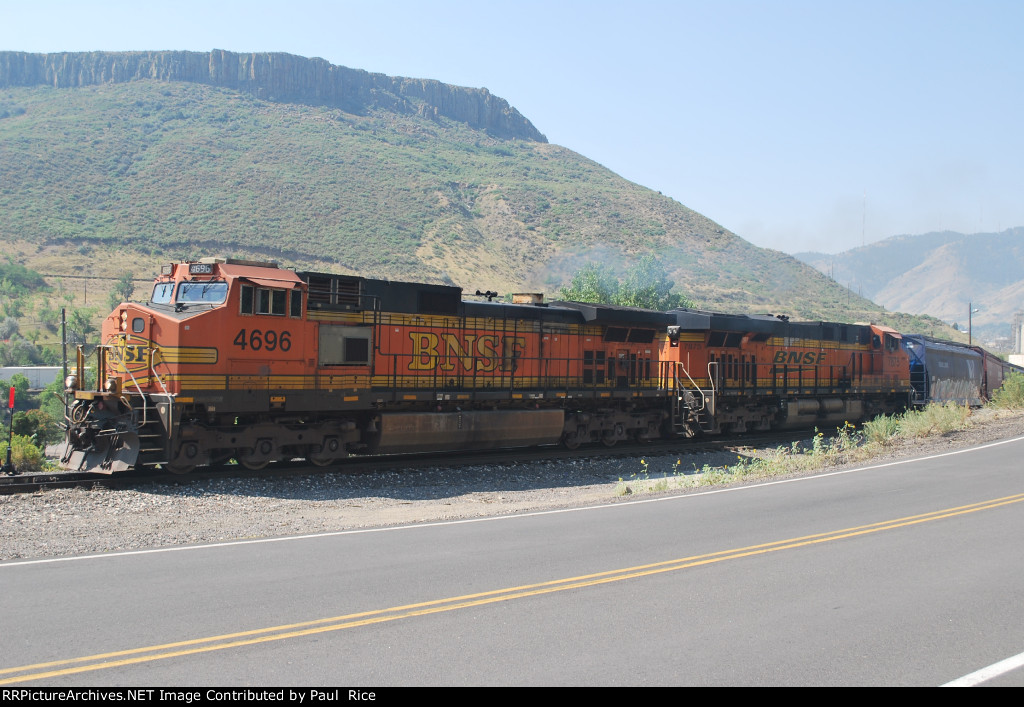 BNSF 4696 Building The Beer Train